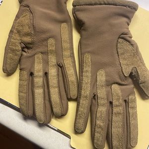 Isotoner woman's soft & stretchy gloves with suede palms, Sz. 7-7 1/2  (says OS)
